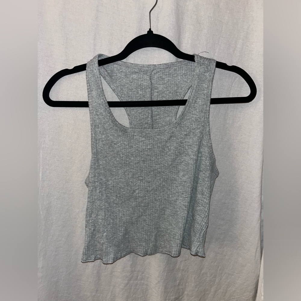Gray cropped fitted tank